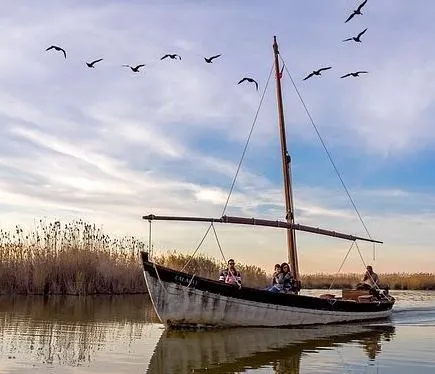 Navegando por la albufera de Valencia