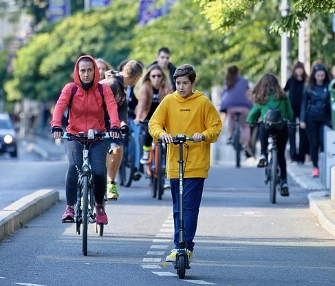 Sobre ruedas por Valencia Ciclistas paseando por Valencia
