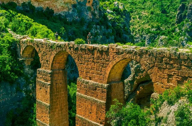 Acueducto romano en la ruta de Peña cortada de Calles