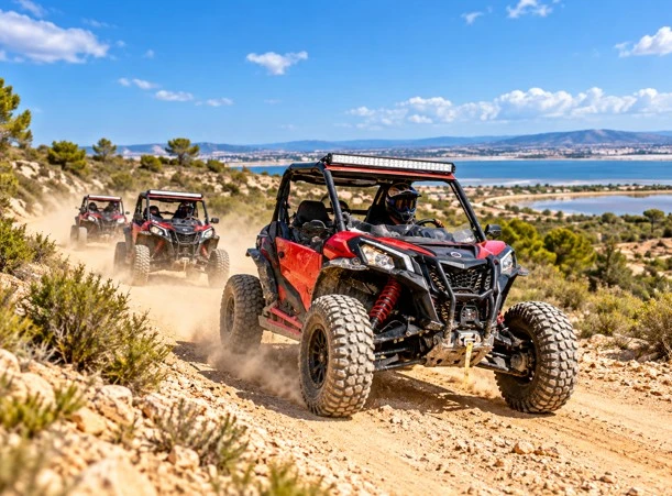 Buggies todoterreno recorriendo un camino de tierra cerca de Torrevieja